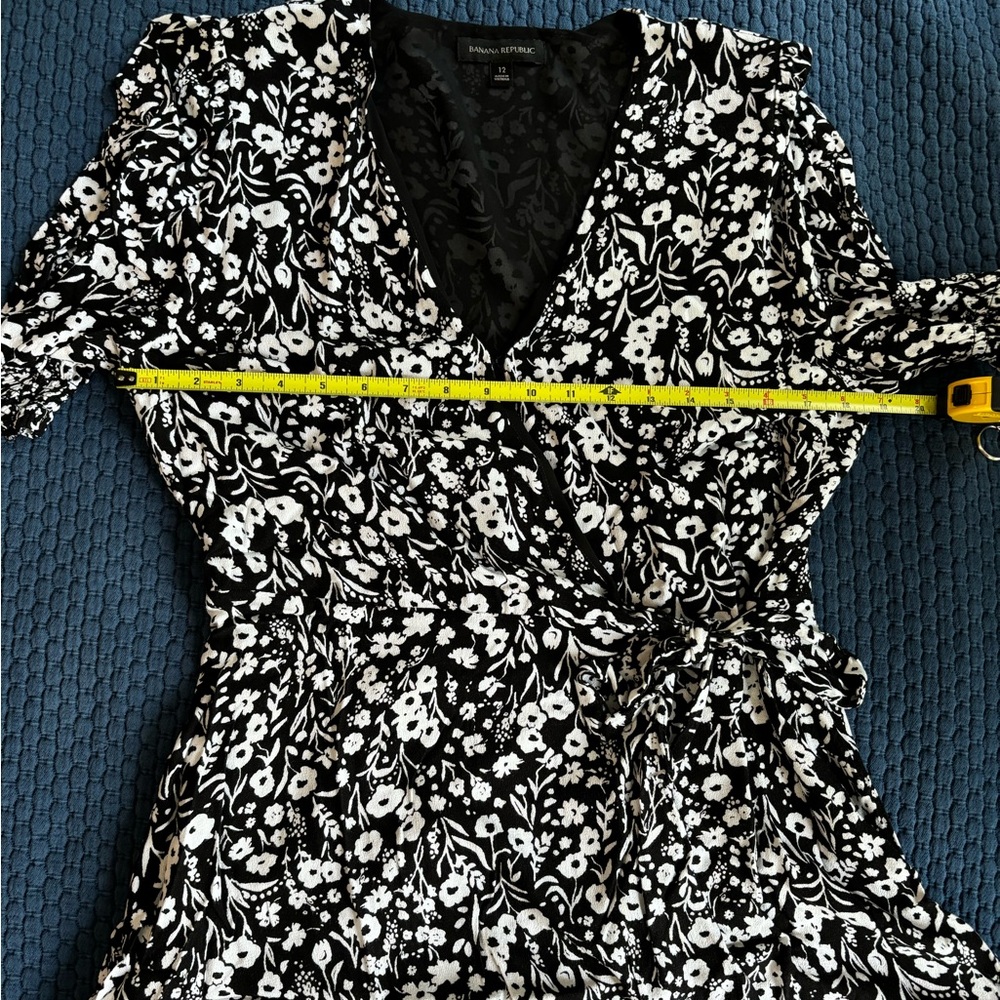 Banana Republic Floral Wrap Dress - Picture 5 of 10